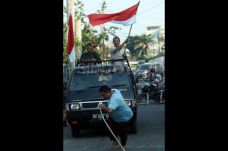 Lomba Tarik Mobil di...