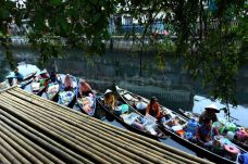 Jajanan Pasar Terapung...