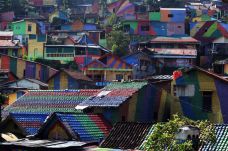 Menyusuri Kampung Pelangi...