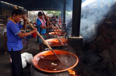 Produksi Dodol dan Kue...