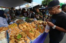 Pasar Takjil Benhil...