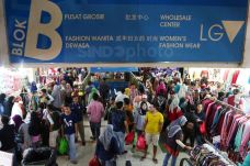 Pasar Tanah Abang Mulai...