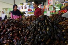 Penjualan Kurma Meningkat...