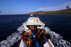 Berlabuh di Pulau Menjangan,...