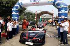 Finish di Jakarta, Mobil...