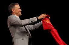 Tunjukkan Jersey, Luis...