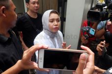 Sejumlah Artis Melayat...