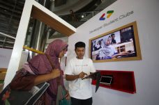 Google Donasikan USD1...