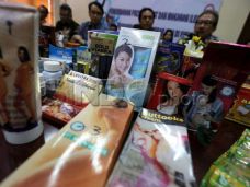 BPOM Surabaya Musnahkan...