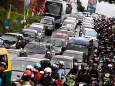 Puncak Macet, Polisi...