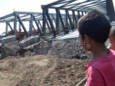 Jembatan Comal Terancam...