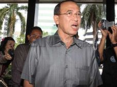 Tolak Jadi Tersangka,...