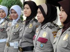 Polwan dan PNS Diperbolehkan...