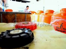 Polisi Bongkar Gudang...