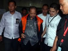 Sidang Perdana Sutan...