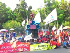 May Day, Ratusan Ribu...