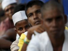 Relawan di Aceh Ajari...