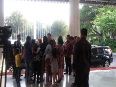 Ahok Semprot Warga Gusuran...