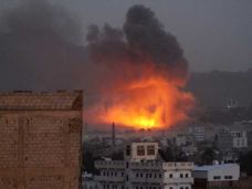 Saudi Bombardir Markas...