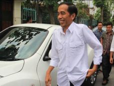 Demi Pernikahan Anaknya,...