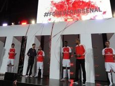 Arsenal Rilis Kostum...
