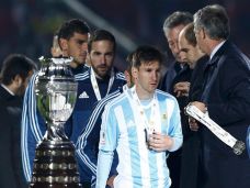 Messi Tolak Trofi Pemain...