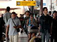 Ribuan Pemudik Padati...