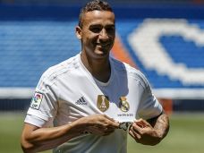 Real Madrid Rekrut Bek...