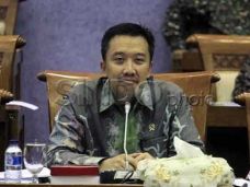 Pantaskah Menpora Imam...