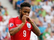Resmi, Sterling Amunisi...