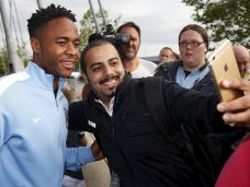 Sterling Cetak Gol Perdana...