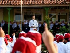PNS Diperbolehkan Telat...