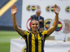 Dibuang MU, Van Persie...