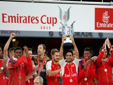 Arsenal Juara Piala...