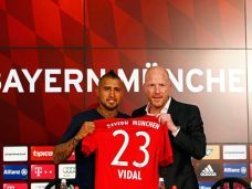 Vidal Gunakan Jersey...