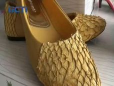 Uniknya Sepatu Berbahan...