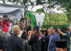Ribuan Pelayat Hadiri...