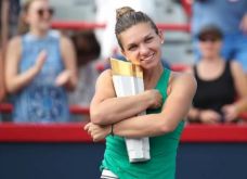 Simona Halep Sabet Trofi...