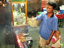 Idul Adha, giliran pedagang sate istirahat
