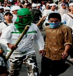 Bantu korban Mesuji, kantor FPI diserang polisi?