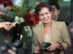 Miranda masih tetap...
