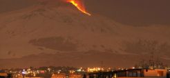Gunung Etna di Italia kembali meletus