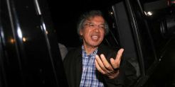Panda Nababan dan Suwarno diberhentikan dari DPR