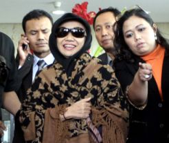 Kurang sehat, Nunun tetap jalani persidangan