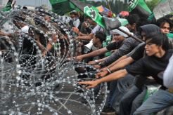 Tolak BBM naik, aktivis...