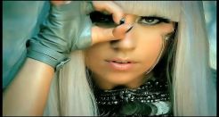 Lady Gaga tak akan telanjang...