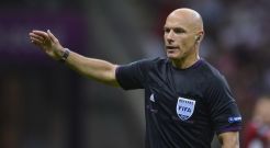 Howard Webb mengincar...