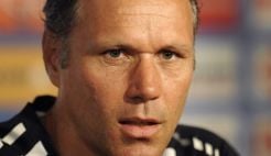 Van Basten pilih Heerenveen ketimbang Belanda
