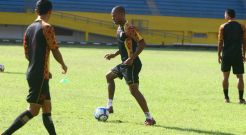 Hilton tak sabar bobol gawang Persib