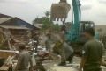 Puluhan kios liar di Kircon dibongkar